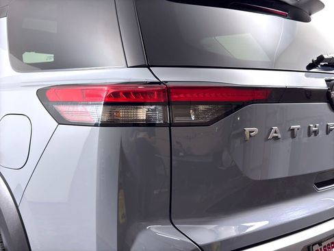 Certified 2024 Nissan Pathfinder Platinum w/ Cargo Package AWD/4WD image 10