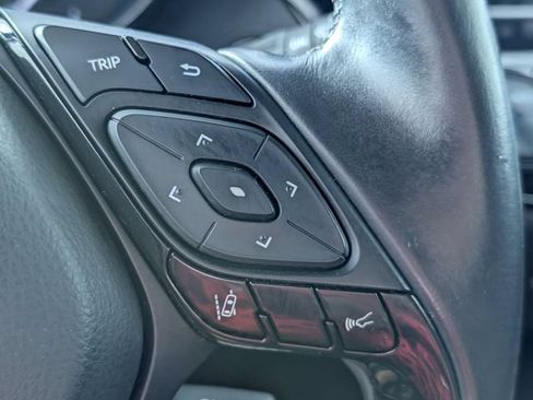 Used 2019 Toyota C-HR XLE FWD image 14