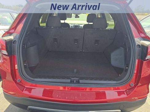 Used 2023 Chevrolet Equinox LT image 3