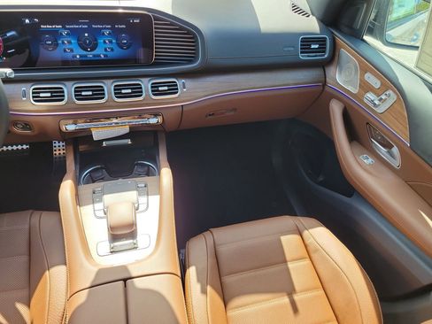 New 2026 Mercedes-Benz GLS 580 4MATIC image 18