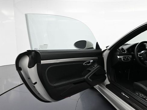 Used 2025 Porsche 718 Cayman image 13