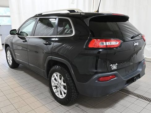 Used 2018 Jeep Cherokee Latitude Plus w/ Cold Weather Group AWD/4WD image 11