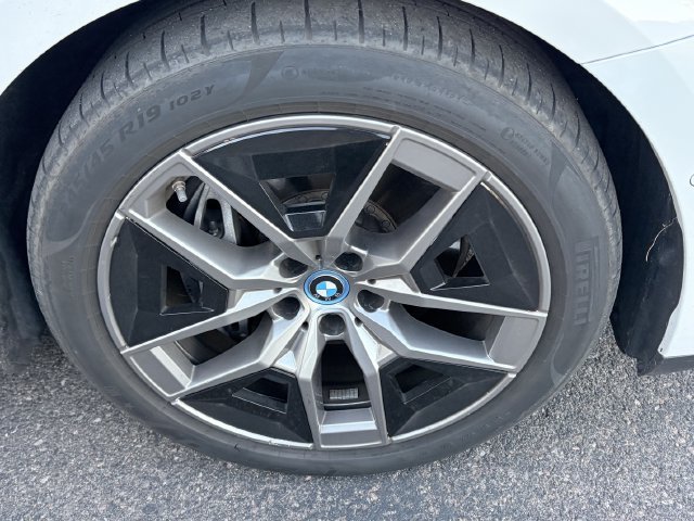 Used 2024 BMW i5 eDrive40i w/ Premium Package RWD image 4