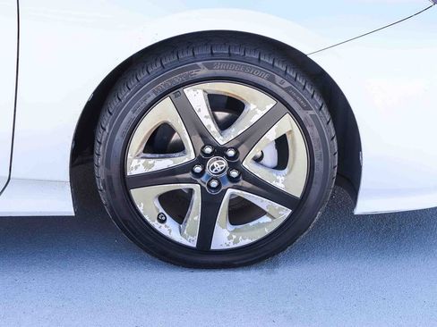Used 2016 Toyota Prius Three Touring FWD image 9