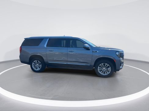 Used 2022 GMC Yukon XL SLT w/ SLT Premium Package AWD/4WD image 10