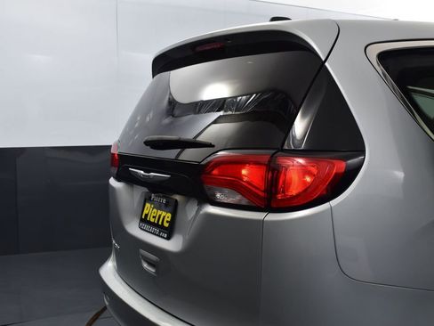 Used 2022 Chrysler Voyager LX FWD image 25