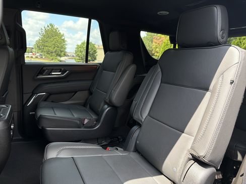 Used 2025 GMC Yukon Denali AWD/4WD image 8