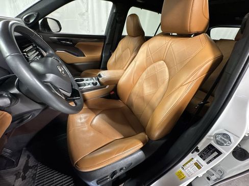 Used 2022 Toyota Highlander Platinum image 16