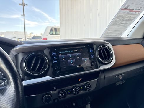 Used 2017 Toyota Tacoma SR5 image 17
