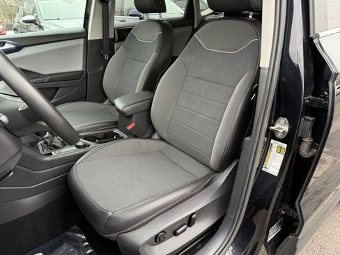 Used 2023 Volkswagen Taos SE w/ Panoramic Sunroof Package AWD/4WD image 10