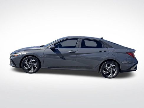 Used 2024 Hyundai Elantra SEL w/ Convenience Package FWD image 3