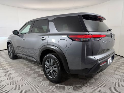 Used 2024 Nissan Pathfinder S AWD/4WD image 3