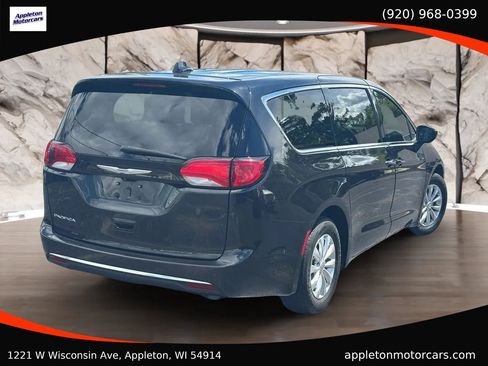 Used 2018 Chrysler Pacifica Touring Plus FWD image 7