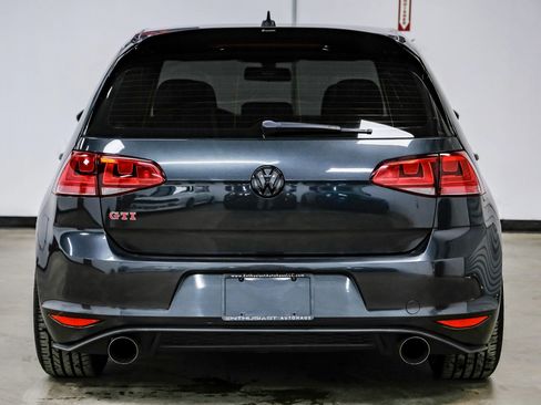 Used 2017 Volkswagen GTI SE image 10