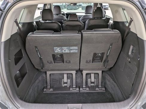 Used 2025 Kia Carnival image 6