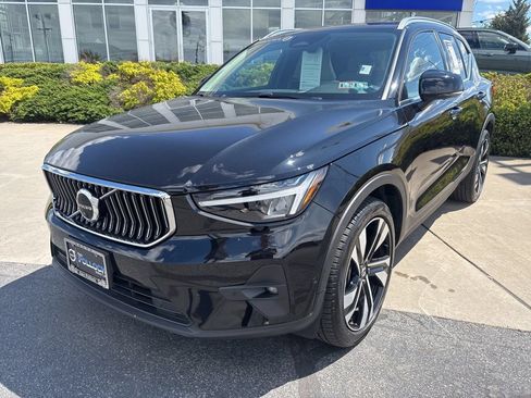 Certified 2023 Volvo XC40 B5 Plus w/ Driver Assist Package AWD/4WD image 2