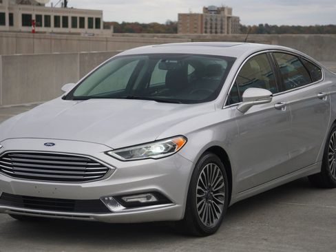 Used 2017 Ford Fusion SE image 20