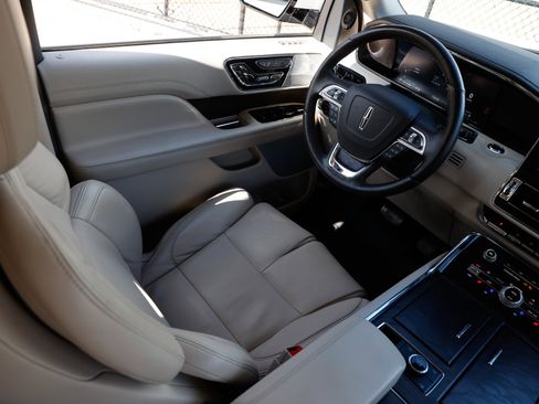 Used 2021 Lincoln Navigator L Reserve image 23