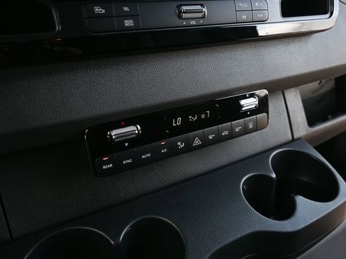 Used 2025 Mercedes-Benz Sprinter 2500 image 15