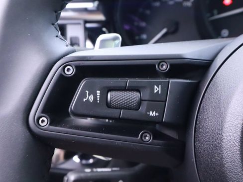 Certified 2025 Porsche Macan AWD/4WD image 25