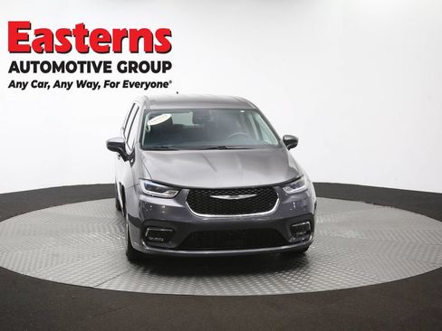 Used 2023 Chrysler Pacifica Touring-L FWD image 53