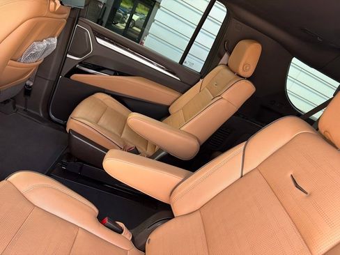 Used 2025 Cadillac Escalade ESV Premium Luxury w/ Touring Package AWD/4WD image 16