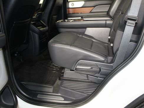 Used 2024 Lincoln Navigator Reserve image 12