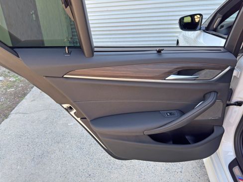Used 2021 BMW 540i w/ Executive Package RWD image 46