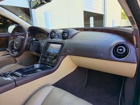 Used 2012 Jaguar XJ RWD image 26