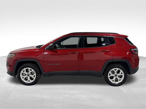 Used 2025 Jeep Compass Latitude w/ Sun & Sound Group AWD/4WD image 14