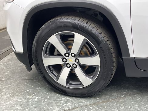 Certified 2020 Chevrolet Traverse LT w/ LT Premium Package AWD/4WD image 36
