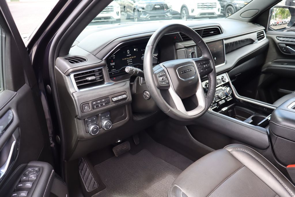 Used 2023 GMC Yukon Denali AWD/4WD image 4