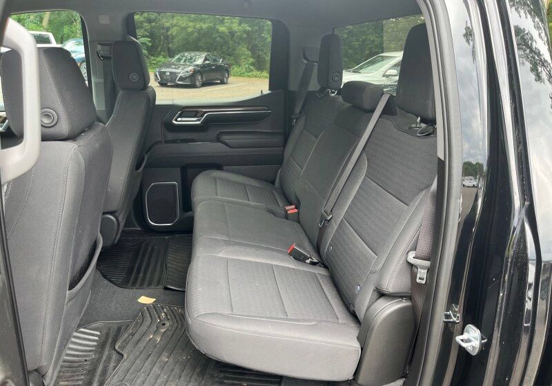 Used 2023 Chevrolet Silverado 1500 LT AWD/4WD image 12