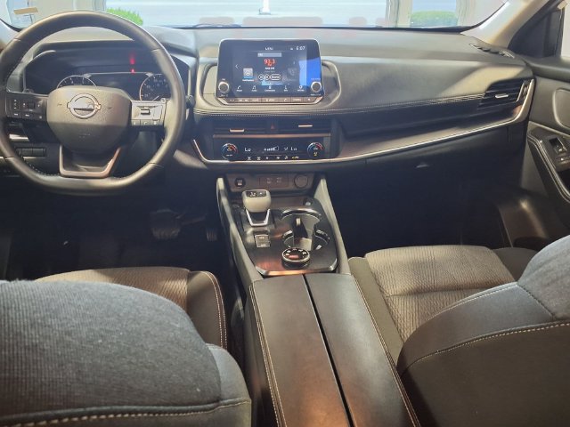 Used 2026 Nissan Rogue SV AWD/4WD image 19
