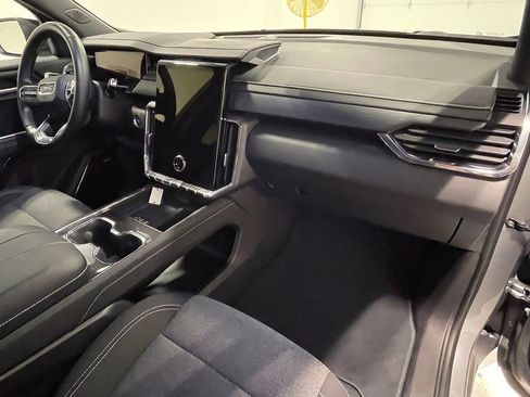 Used 2025 GMC Acadia Elevation image 29