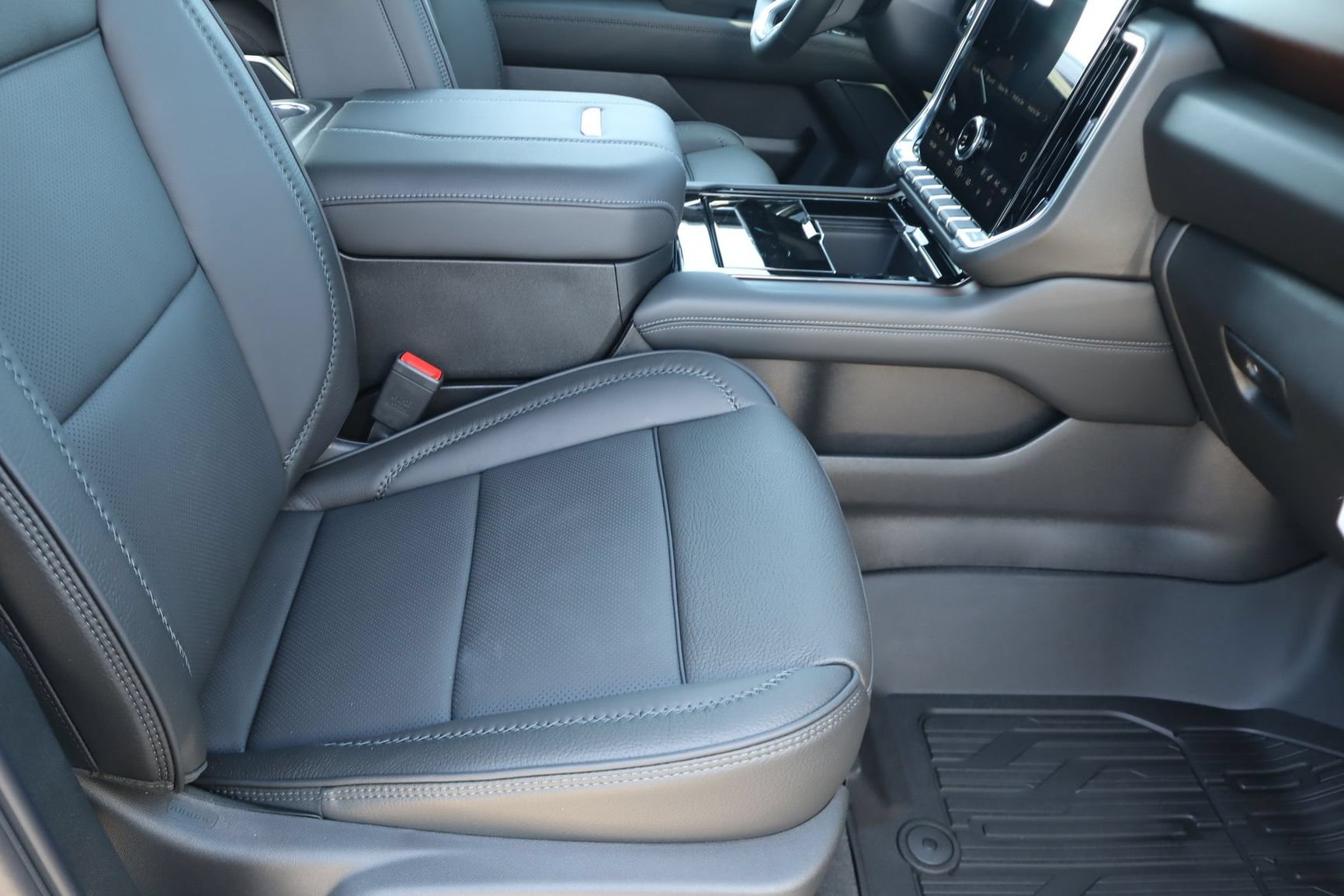 New 2026 GMC Yukon Denali w/ Denali Reserve Package AWD/4WD image 18