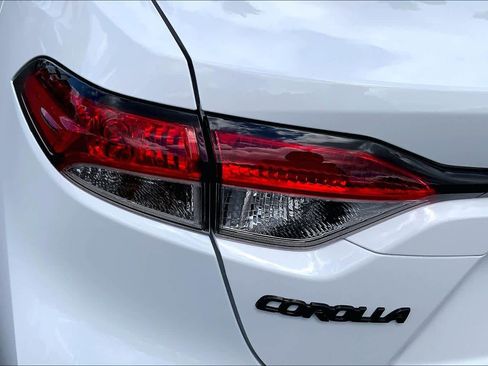 Used 2025 Toyota Corolla LE FWD image 28