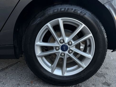 Used 2016 Ford Focus SE w/ SE Cold Weather Package image 39