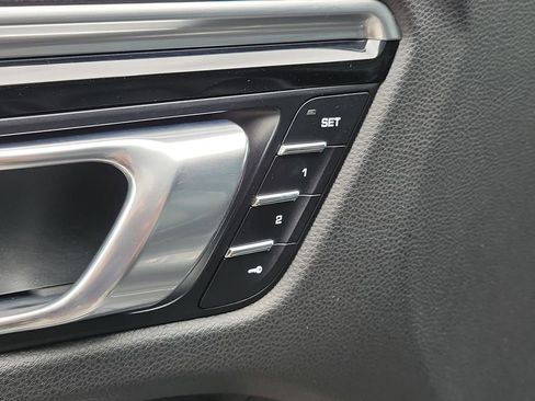 Certified 2018 Porsche Macan AWD/4WD image 26
