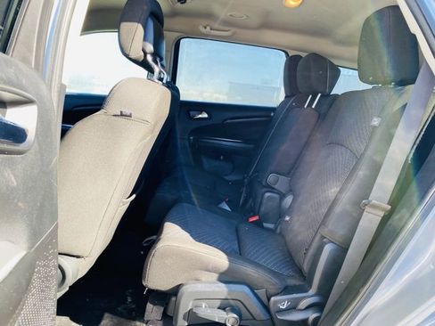 Used 2019 Dodge Journey SE image 22
