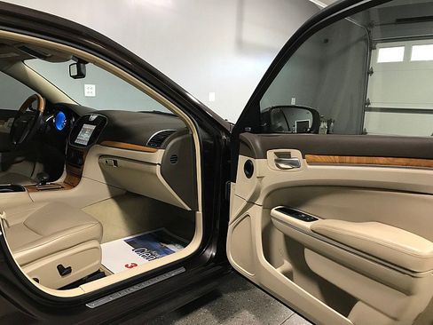 Used 2012 Chrysler 300 Limited w/ Luxury Group RWD image 12