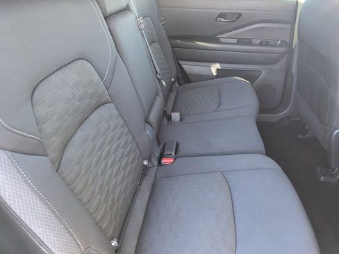 Used 2024 Nissan Pathfinder SV image 14