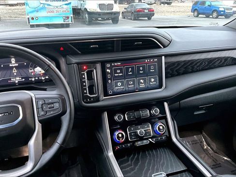 Used 2024 GMC Yukon XL Denali image 6