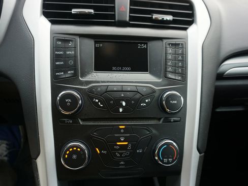 Used 2016 Ford Fusion SE FWD image 9