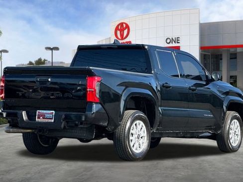Used 2025 Toyota Tacoma SR5 image 4