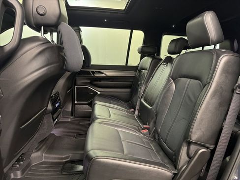 Used 2023 Jeep Wagoneer Series II AWD/4WD image 36