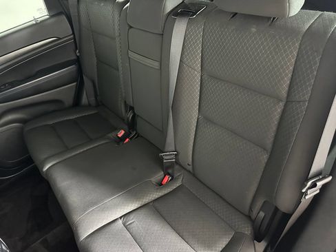 Used 2018 Jeep Grand Cherokee Laredo AWD/4WD image 28