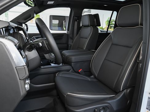 New 2026 GMC Yukon XL Elevation w/ Elevation Premium Package image 17