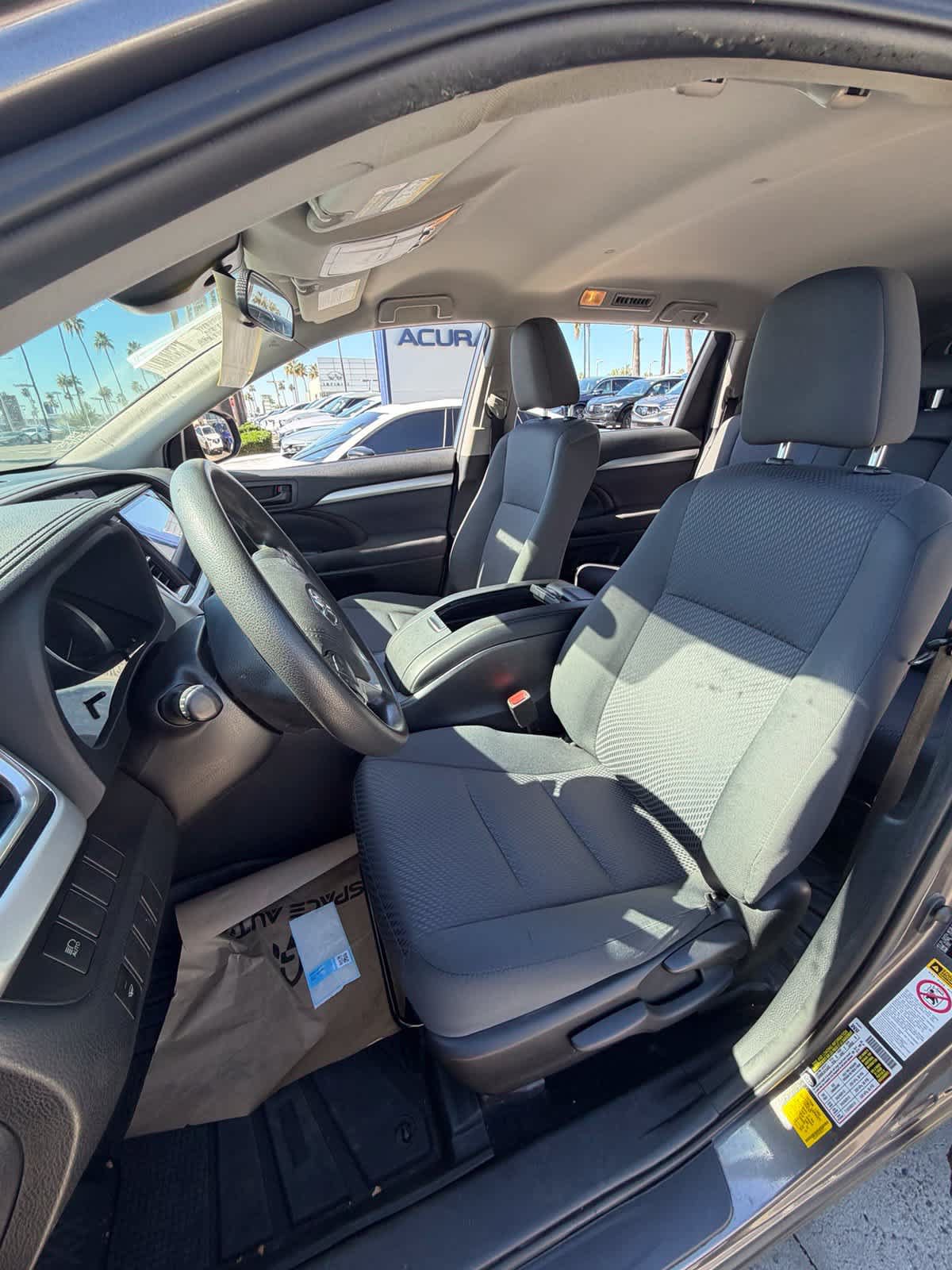 Used 2019 Toyota Highlander LE FWD image 13