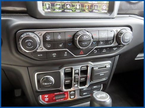 Used 2022 Jeep Wrangler Unlimited Rubicon w/ Dual Top Group image 16